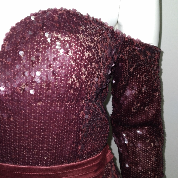 SEXY and CHIC SEQUIN DRESS - Picture 2 of 4